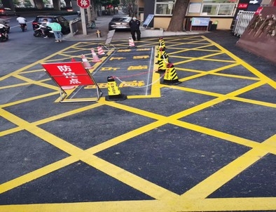 商洛商洛厂区划线，园区停车场划线，车库标识标线